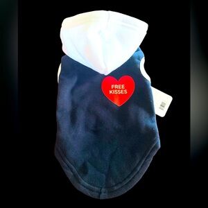 🆕BUTTONS & BONES: Pet Hoodie “Free Kisses” Navy and White NWT Size L